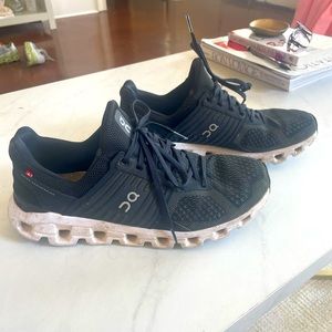 Women’s size 10 on cloud sneakers. Good condition